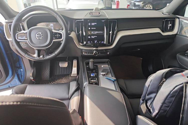Used Volvo XC60 New Energy 2020 T8 eDrive Hybrid – Smart & Sporty Edition Center Console