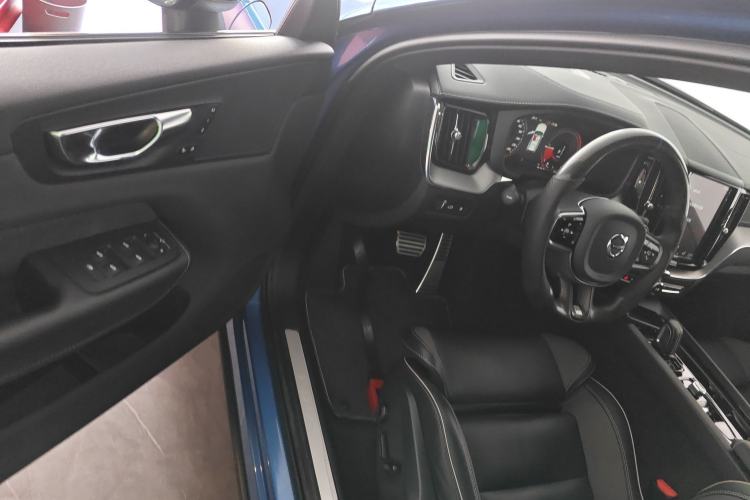 Used Volvo XC60 New Energy 2020 T8 eDrive Hybrid – Smart & Sporty Edition Driver Seat