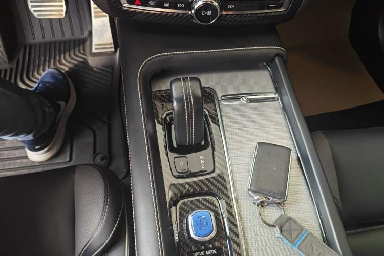 Used Volvo XC60 New Energy 2020 T8 eDrive Hybrid – Smart & Sporty Edition Gear Lever