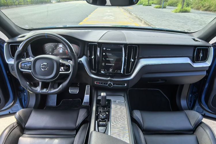 Used Volvo XC60 New Energy 2020 T8 eDrive Hybrid – Smart & Sporty Edition Interior 4