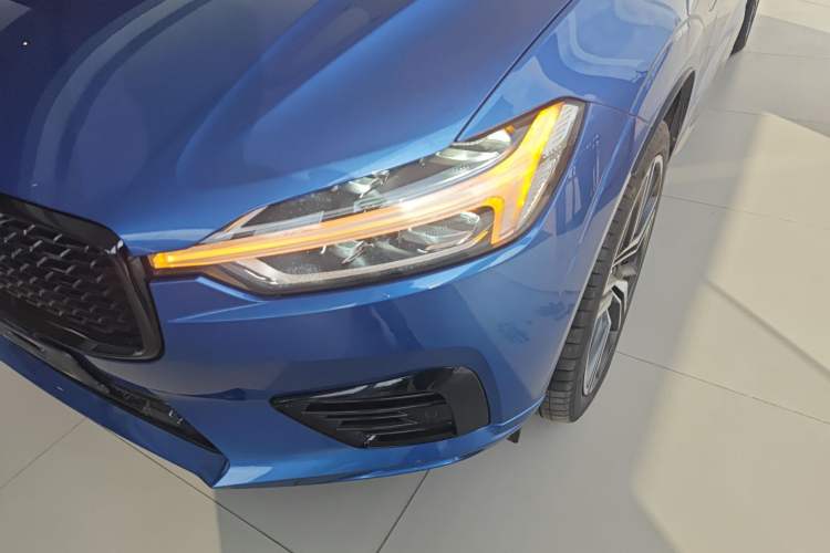 Used Volvo XC60 New Energy 2020 T8 eDrive Hybrid – Smart & Sporty Edition Left Front Headlight