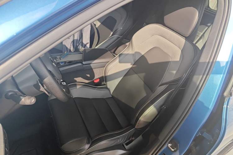 Used Volvo XC60 New Energy 2020 T8 eDrive Hybrid – Smart & Sporty Edition Left Front Seat