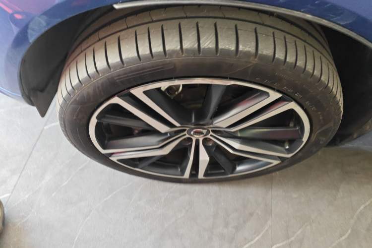 Used Volvo XC60 New Energy 2020 T8 eDrive Hybrid – Smart & Sporty Edition Left Front Wheel Hub