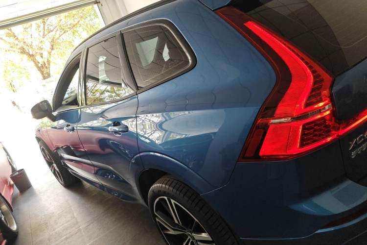 Used Volvo XC60 New Energy 2020 T8 eDrive Hybrid – Smart & Sporty Edition Left Side
