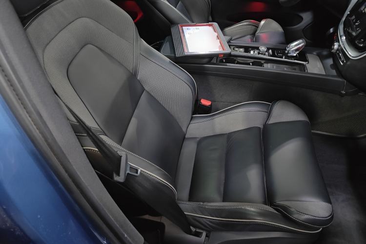 Used Volvo XC60 New Energy 2020 T8 eDrive Hybrid – Smart & Sporty Edition Right Front Seat