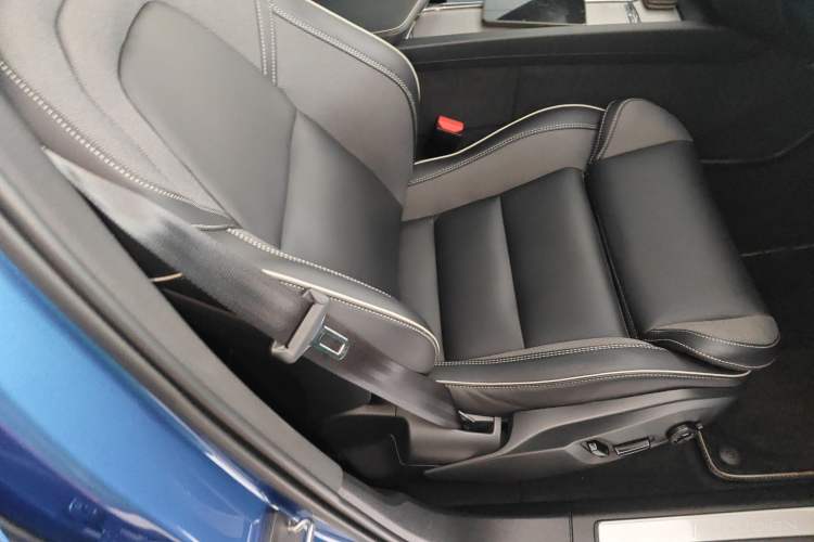 Used Volvo XC60 New Energy 2020 T8 eDrive Hybrid – Smart & Sporty Edition Right Front Seat