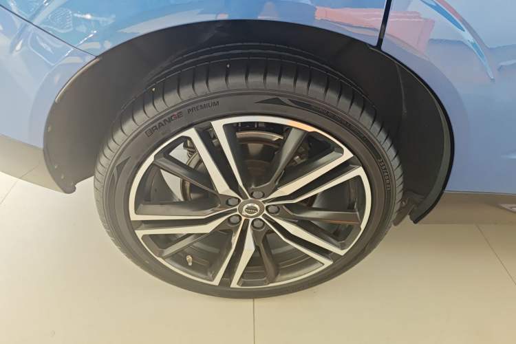 Used Volvo XC60 New Energy 2020 T8 eDrive Hybrid – Smart & Sporty Edition Right Rear Wheel Hub