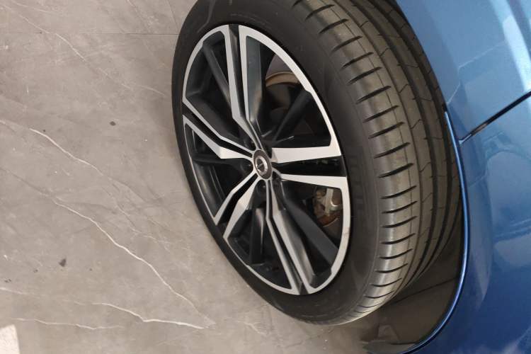 Used Volvo XC60 New Energy 2020 T8 eDrive Hybrid – Smart & Sporty Edition Right Rear Wheel Hub