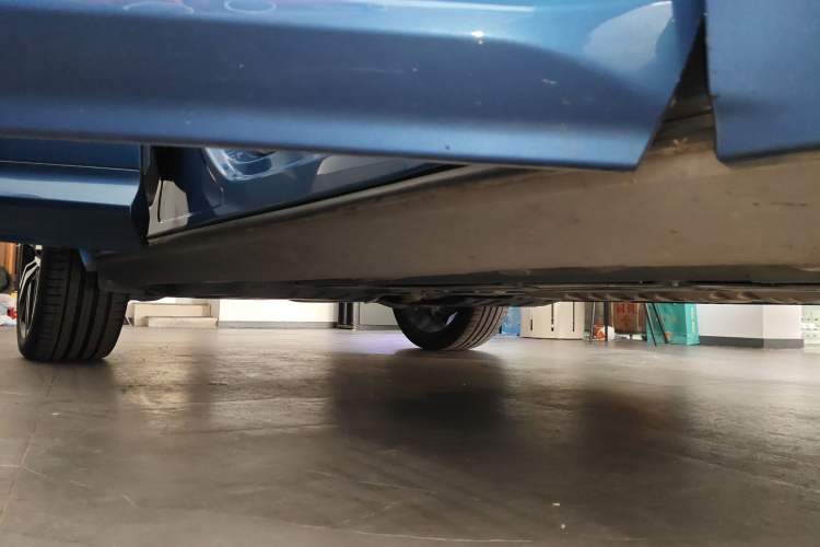 Used Volvo XC60 New Energy 2020 T8 eDrive Hybrid – Smart & Sporty Edition Right Side Sill