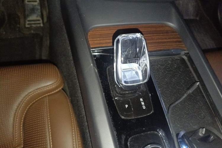 Used Volvo XC60 New Energy 2020 T8 eDrive Hybrid Luxury Edition Gear Lever