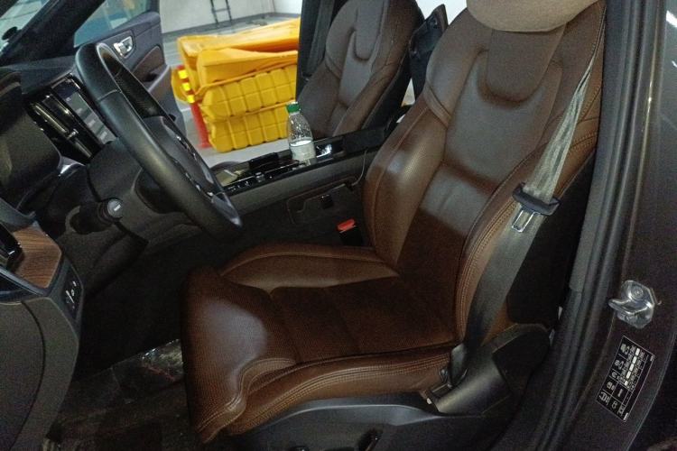 Used Volvo XC60 New Energy 2020 T8 eDrive Hybrid Luxury Edition Left Front Seat