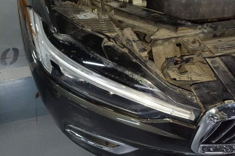 Used Volvo XC60 New Energy 2020 T8 eDrive Hybrid Luxury Edition Right Front Headlight