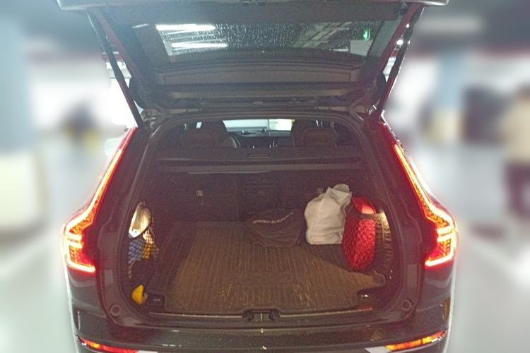 Used Volvo XC60 New Energy 2020 T8 eDrive Hybrid Luxury Edition Trunk