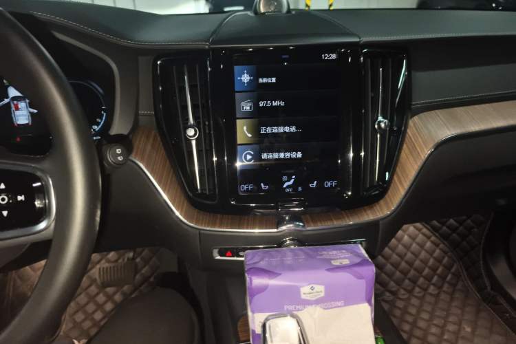 Used Volvo XC60 New Energy 2020 T8 eDrive Hybrid Luxury Edition Audio And AC Panel