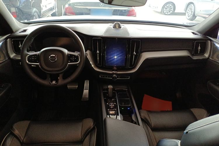 Used Volvo XC60 New Energy 2020 T8 eDrive Hybrid – Smart & Sporty Edition Center Console
