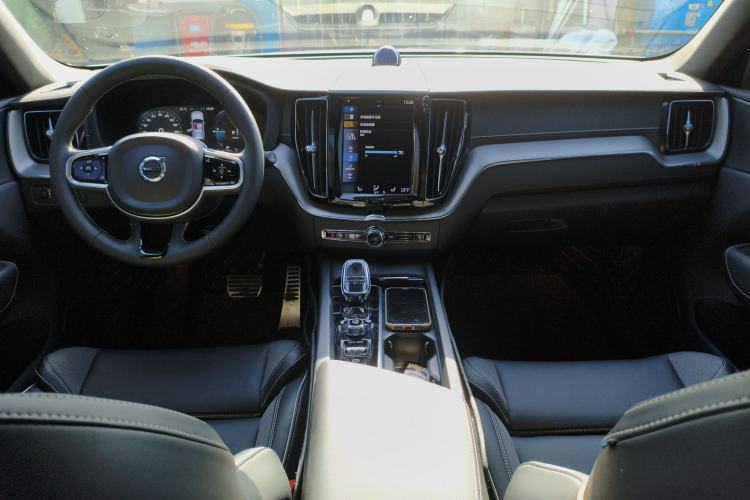 Used Volvo XC60 New Energy 2020 T8 eDrive Hybrid – Smart & Sporty Edition Center Console