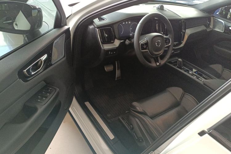 Used Volvo XC60 New Energy 2020 T8 eDrive Hybrid – Smart & Sporty Edition Driver Seat