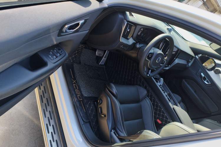 Used Volvo XC60 New Energy 2020 T8 eDrive Hybrid – Smart & Sporty Edition Driver Seat