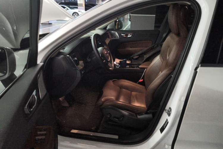 Used Volvo XC60 New Energy 2020 T8 eDrive Hybrid Luxury Edition Driver Seat