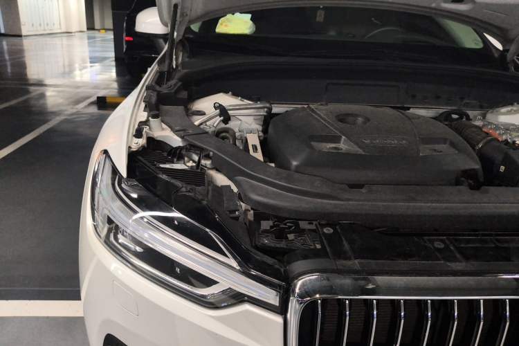 Used Volvo XC60 New Energy 2020 T8 eDrive Hybrid Luxury Edition Engine Bay Right