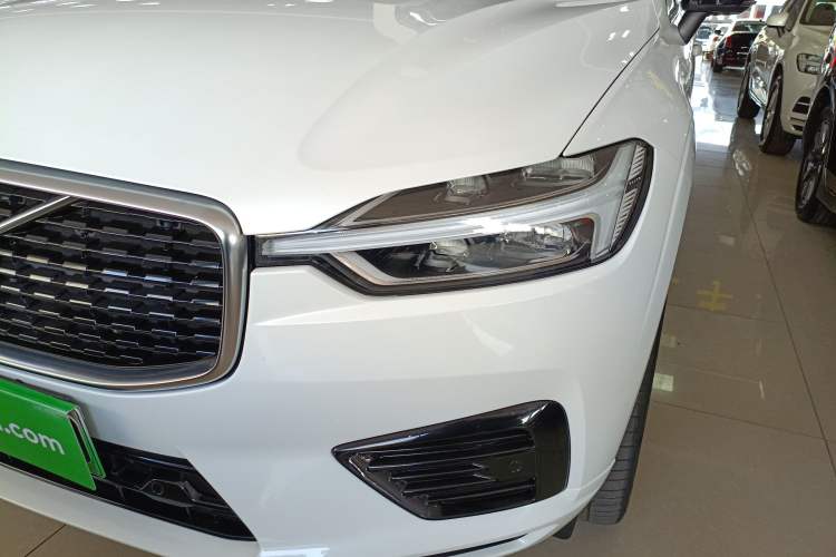 Used Volvo XC60 New Energy 2020 T8 eDrive Hybrid – Smart & Sporty Edition Left Front Headlight