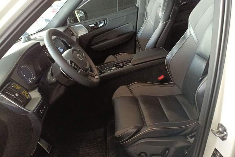 Used Volvo XC60 New Energy 2020 T8 eDrive Hybrid – Smart & Sporty Edition Left Front Seat