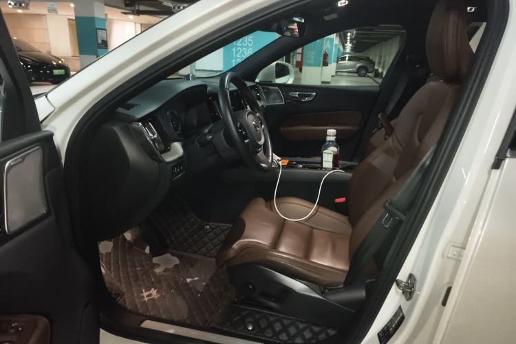 Used Volvo XC60 New Energy 2020 T8 eDrive Hybrid Luxury Edition Left Front Seat