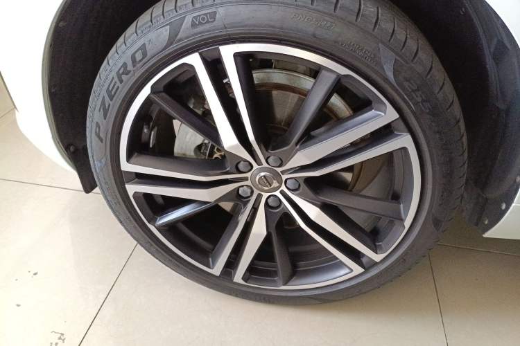 Used Volvo XC60 New Energy 2020 T8 eDrive Hybrid – Smart & Sporty Edition Left Front Wheel Hub