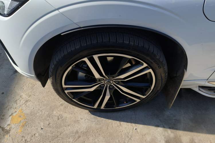 Used Volvo XC60 New Energy 2020 T8 eDrive Hybrid – Smart & Sporty Edition Left Front Wheel Hub