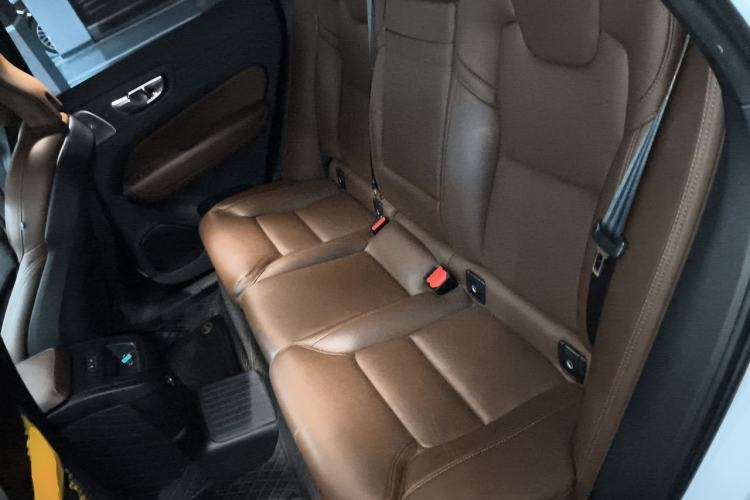 Used Volvo XC60 New Energy 2020 T8 eDrive Hybrid Luxury Edition Left Rear Seat