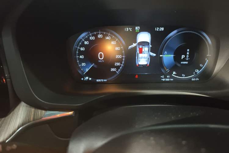 Used Volvo XC60 New Energy 2020 T8 eDrive Hybrid Luxury Edition Odometer Close Up