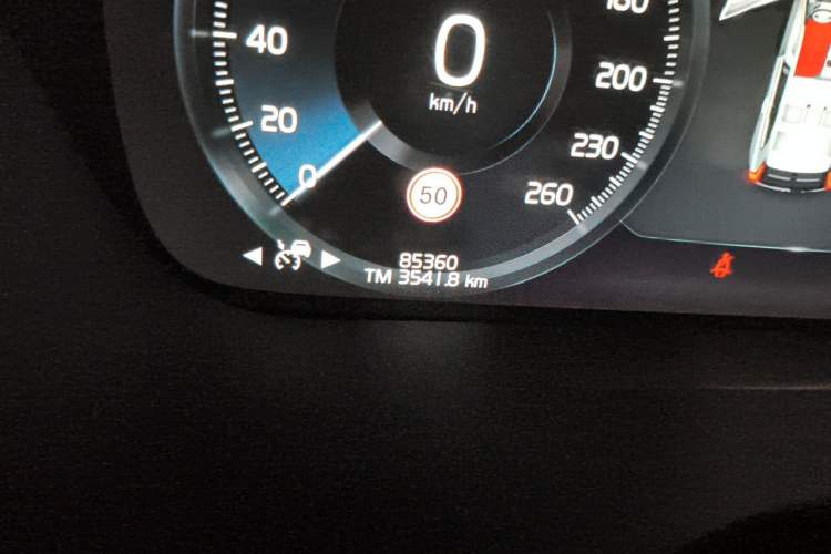 Used Volvo XC60 New Energy 2020 T8 eDrive Hybrid Luxury Edition Odometer Close Up