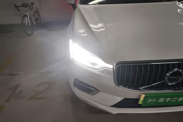 Used Volvo XC60 New Energy 2020 T8 eDrive Hybrid Luxury Edition Right Front Headlight