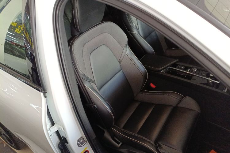 Used Volvo XC60 New Energy 2020 T8 eDrive Hybrid – Smart & Sporty Edition Right Front Seat