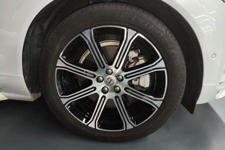 Used Volvo XC60 New Energy 2020 T8 eDrive Hybrid Luxury Edition Right Front Wheel Hub