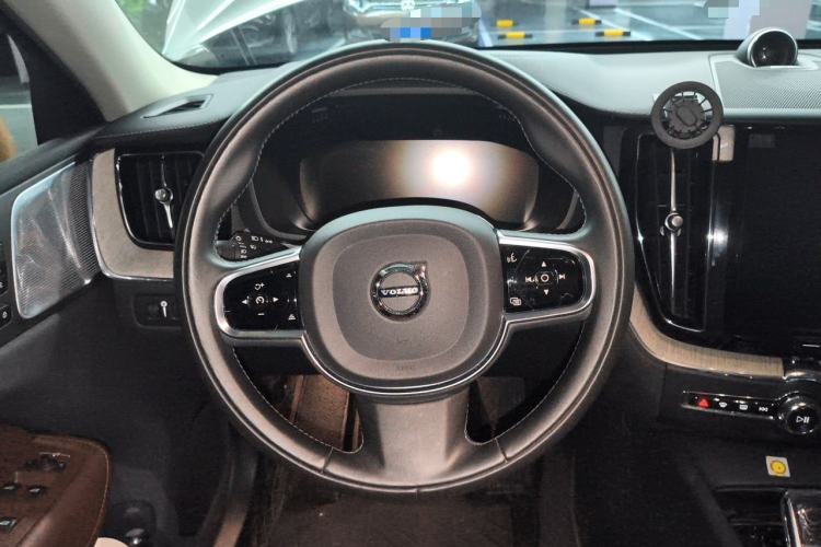 Used Volvo XC60 New Energy 2020 T8 eDrive Hybrid Luxury Edition Steering Wheel