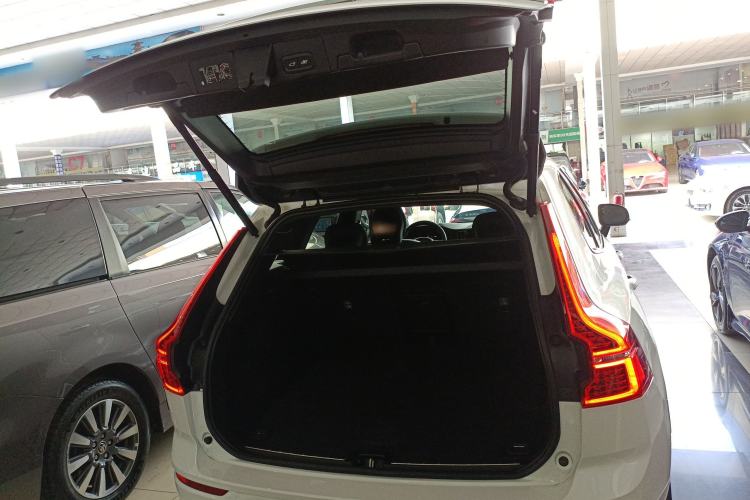 Used Volvo XC60 New Energy 2020 T8 eDrive Hybrid – Smart & Sporty Edition Trunk