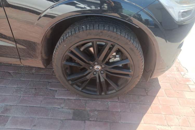 Used Volvo XC60 New Energy 2021 T8 E-Drive Hybrid Smart & Dynamic Edition Right Front Wheel Hub