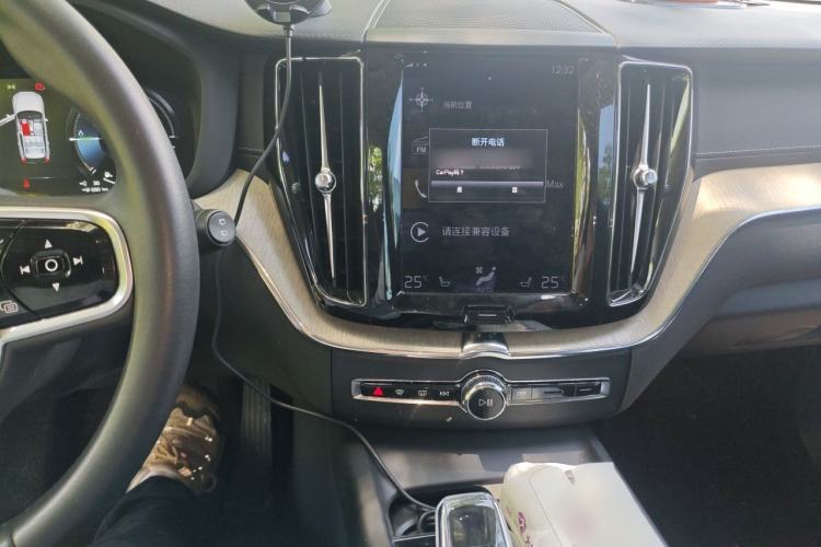 Used Volvo XC60 New Energy 2021 T8 e-Drive Hybrid Luxury Edition Audio And AC Panel