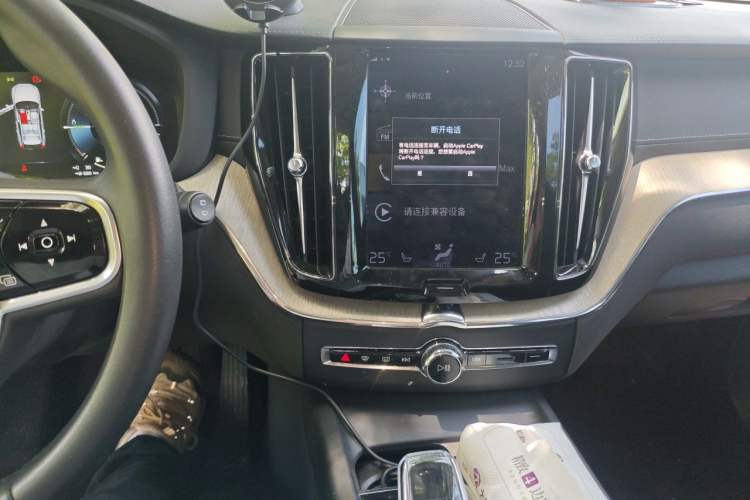 Used Volvo XC60 New Energy 2021 T8 e-Drive Hybrid Luxury Edition Audio And AC Panel