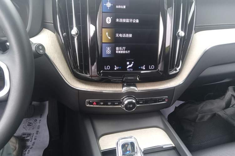 Used Volvo XC60 New Energy 2021 T8 e-Drive Hybrid Luxury Edition Audio And AC Panel