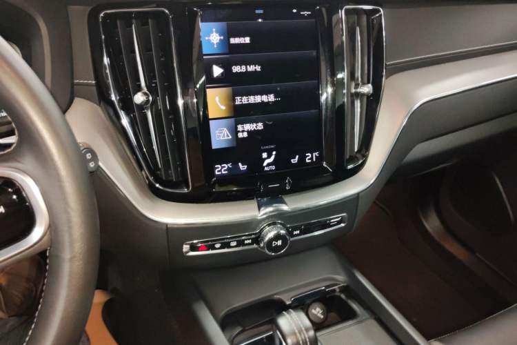 Used Volvo XC60 New Energy 2021 T8 E-Drive Hybrid Smart & Dynamic Edition Audio And AC Panel