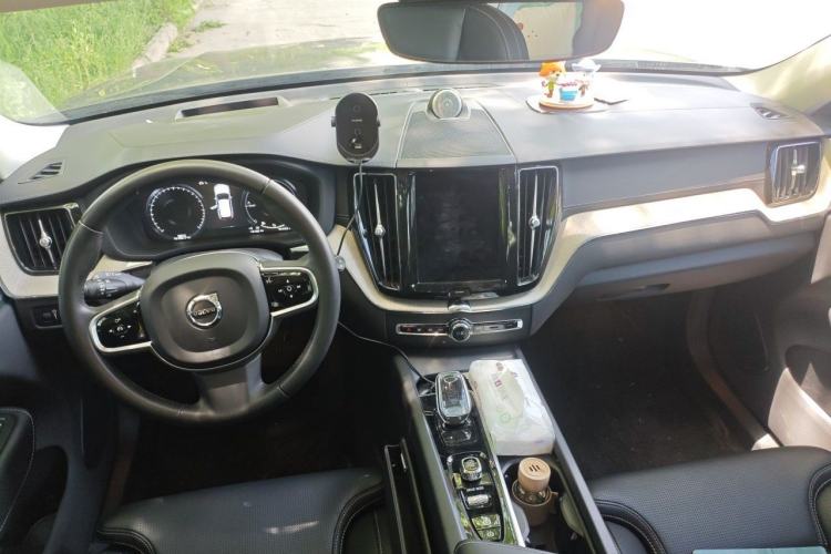 Used Volvo XC60 New Energy 2021 T8 e-Drive Hybrid Luxury Edition Center Console