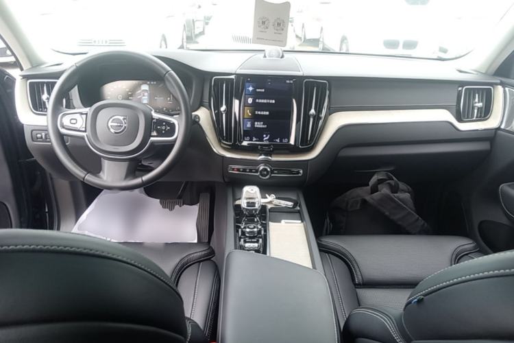 Used Volvo XC60 New Energy 2021 T8 e-Drive Hybrid Luxury Edition Center Console