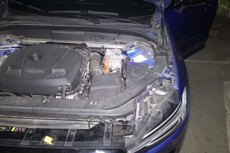 Used Volvo XC60 New Energy 2021 T8 E-Drive Hybrid Smart & Dynamic Edition Engine Bay Left