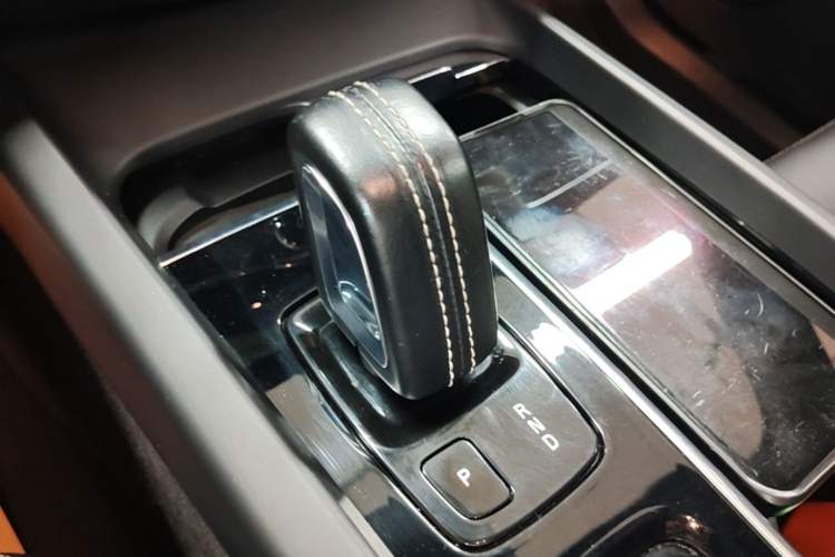 Used Volvo XC60 New Energy 2021 T8 E-Drive Hybrid Smart & Dynamic Edition Gear Lever