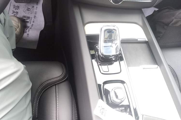Used Volvo XC60 New Energy 2021 T8 e-Drive Hybrid Luxury Edition Gear Lever