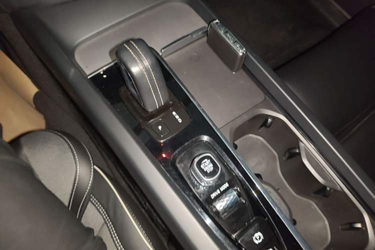 Used Volvo XC60 New Energy 2021 T8 E-Drive Hybrid Smart & Dynamic Edition Gear Lever