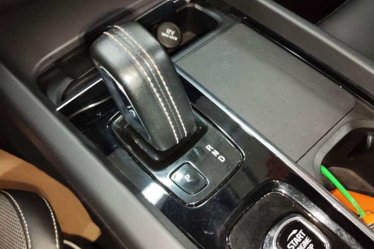 Used Volvo XC60 New Energy 2021 T8 E-Drive Hybrid Smart & Dynamic Edition Gear Lever