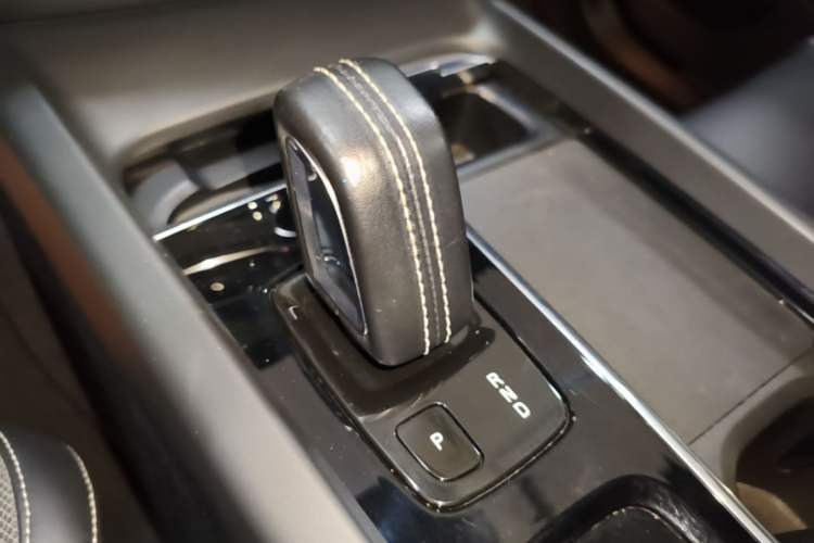 Used Volvo XC60 New Energy 2021 T8 E-Drive Hybrid Smart & Dynamic Edition Gear Lever
